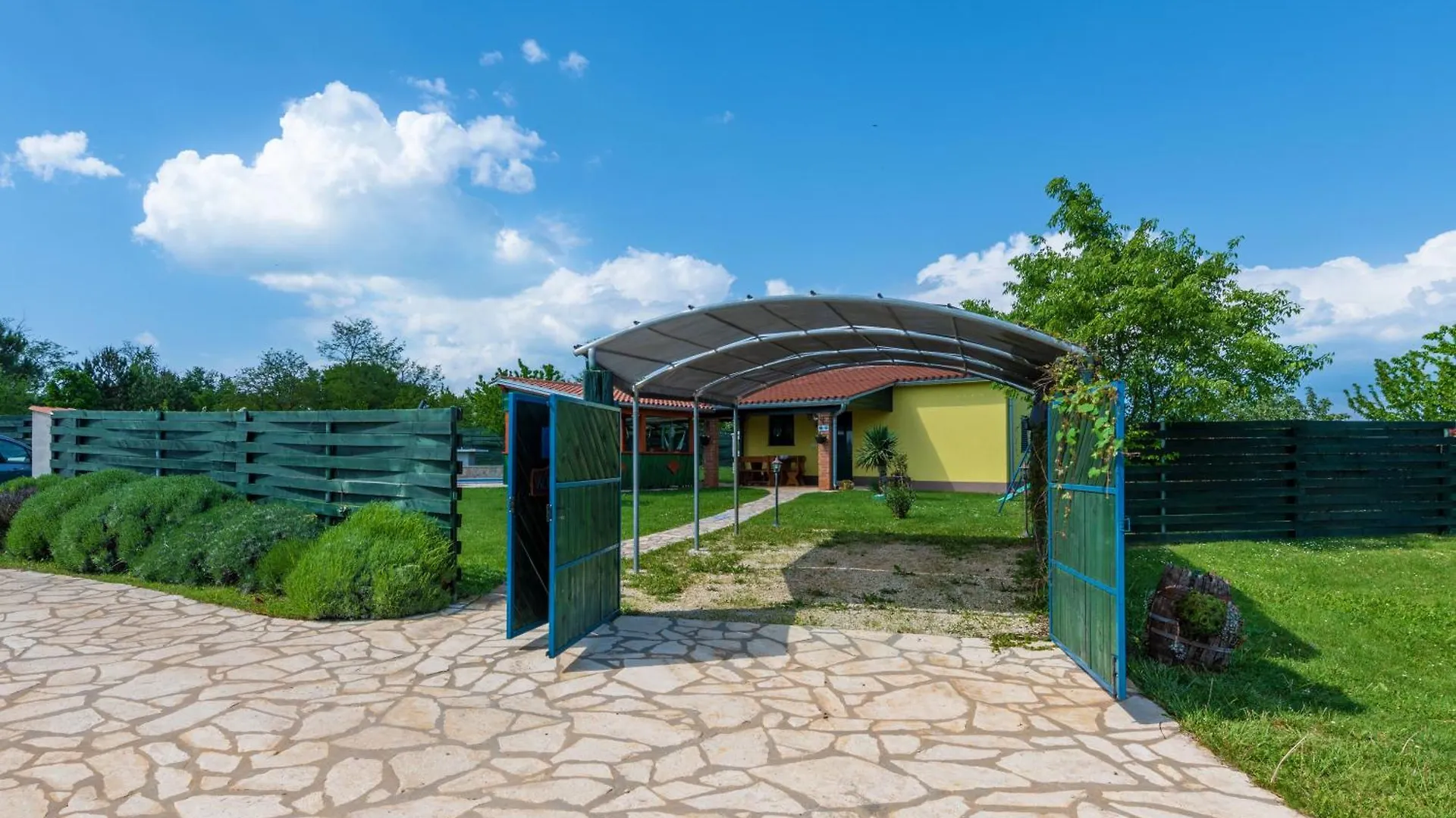 Holiday home Villa Vrt, A Private And Fully Fenced Forest Retreat Heki